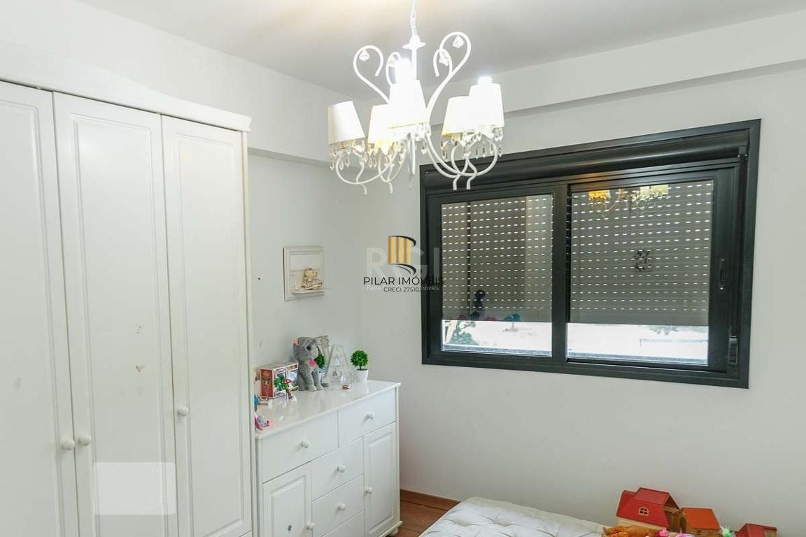 Apartamento com 3 quartos, 1 suíte, churrasqueira, 2 vagas de garagem, no bairro Cristal, Porto Alegre/RS