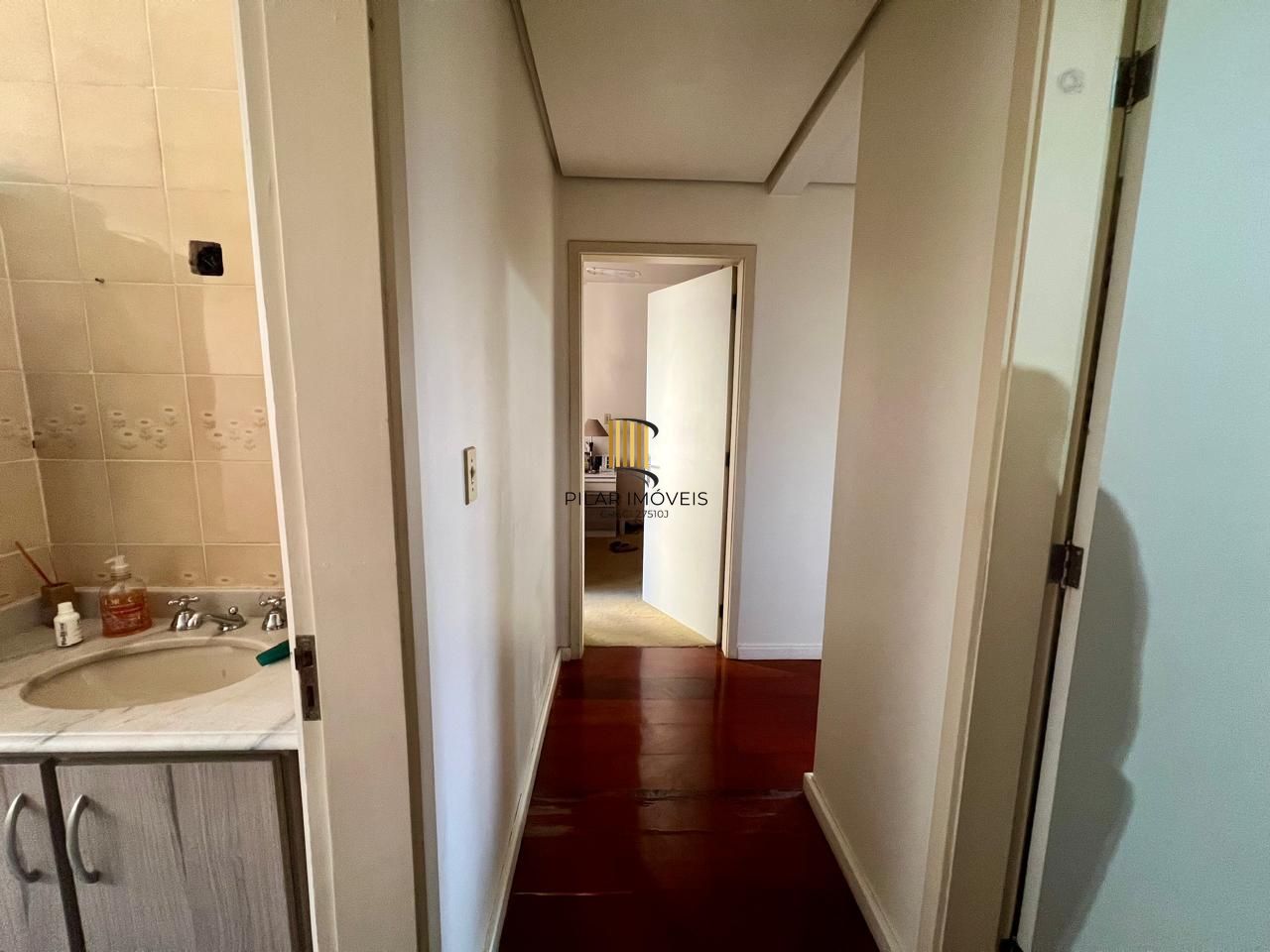 Apartamento 3 dormitorios, 1 suite, 2 vagas de garagem mais dependência de empregada no bairro tristeza.