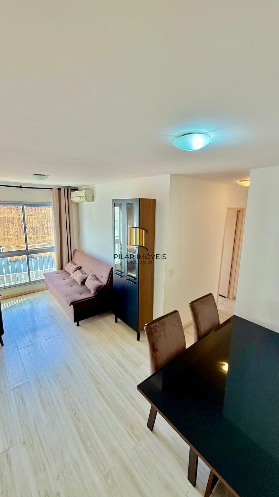 Apartamento com 02 quarto (01 suíte) e 01 vaga no Bairro Glória