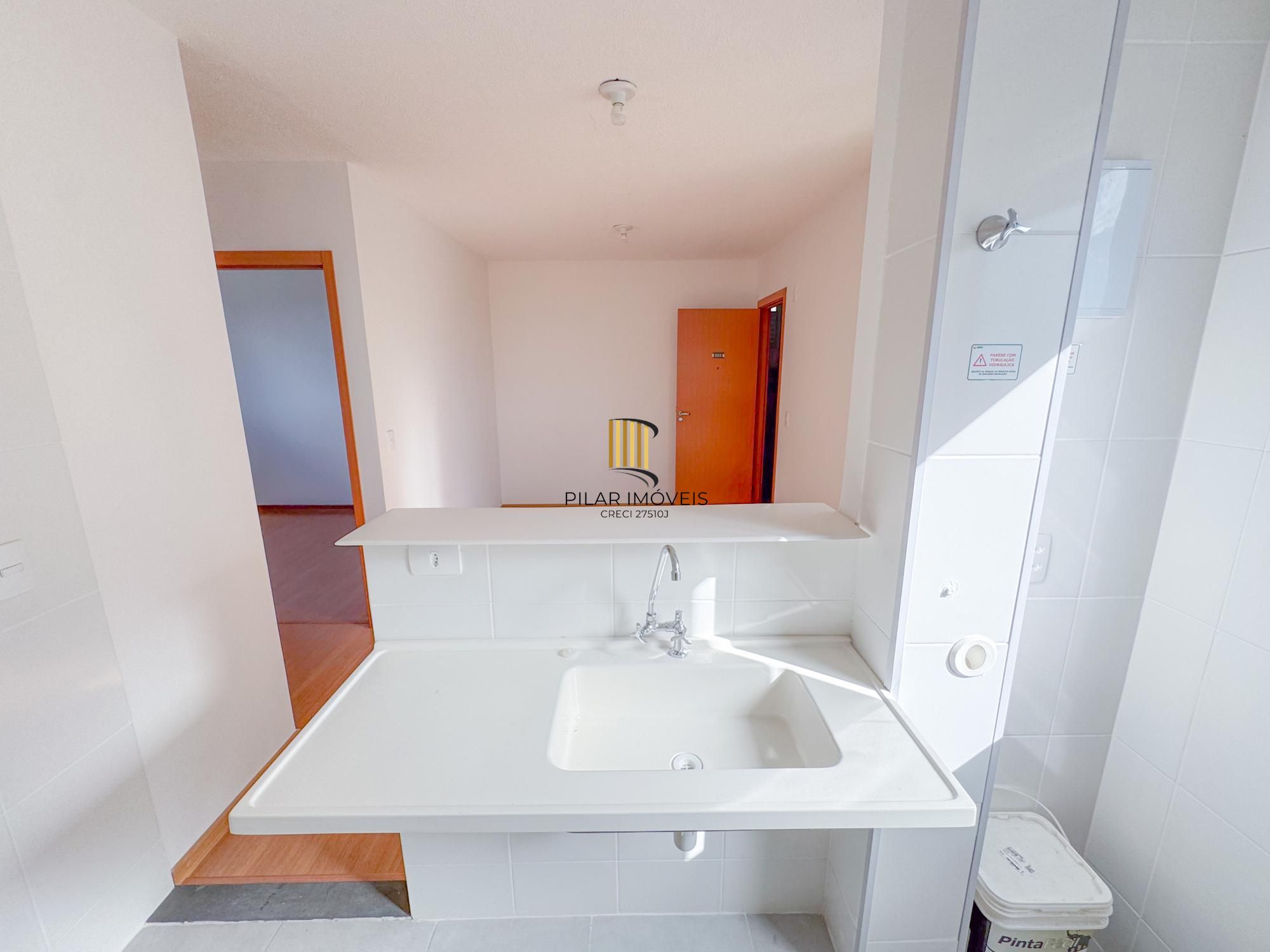 Apartamento com 02 quartos e 01 vaga escriturada, no Morro Santana