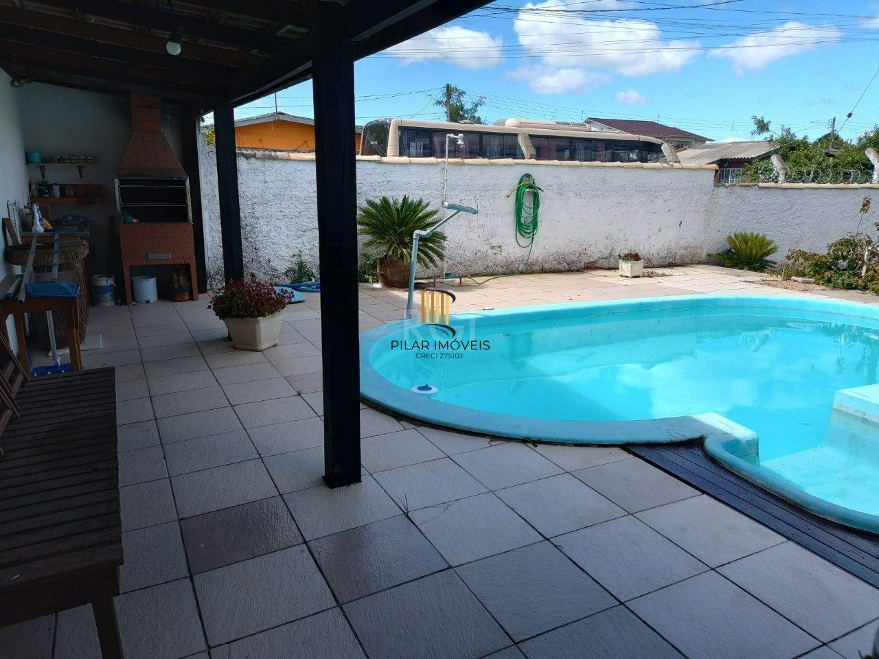Casa 3 dormitórios, sendo 1 suites, 9 vagas - bairro Ponta Grossa Porto Alegre RS