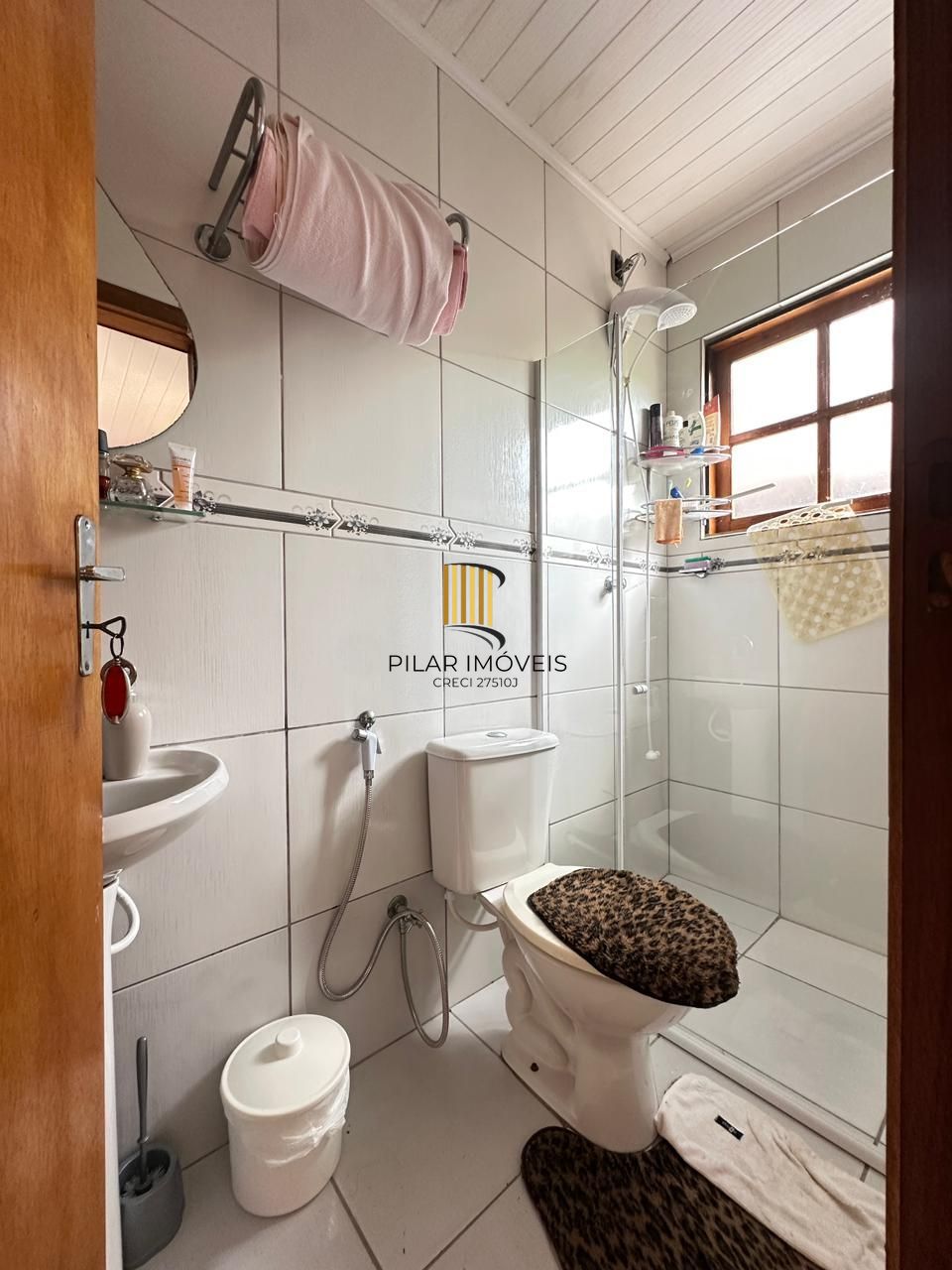 Casa de alvenaria toda reformada e mobiliada no bairro Lami