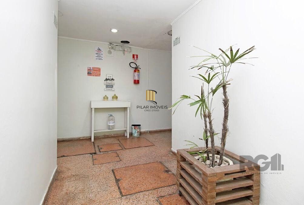 Apartamento 2 dormitórios, vaga de garagem, no bairro Camaquã, Porto Alegre/RS.