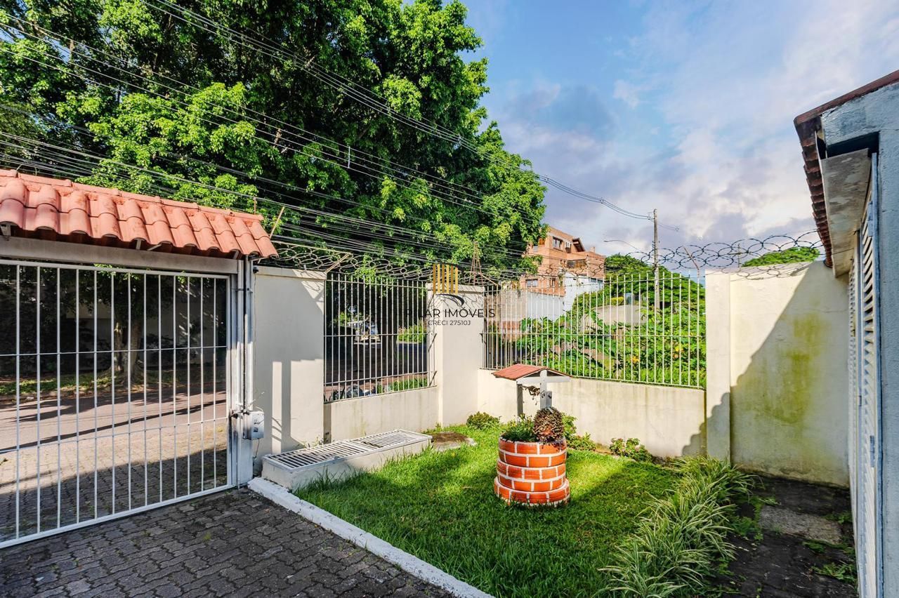 Casa em condomínio 3 dormitórios e sótão bairro Cristal