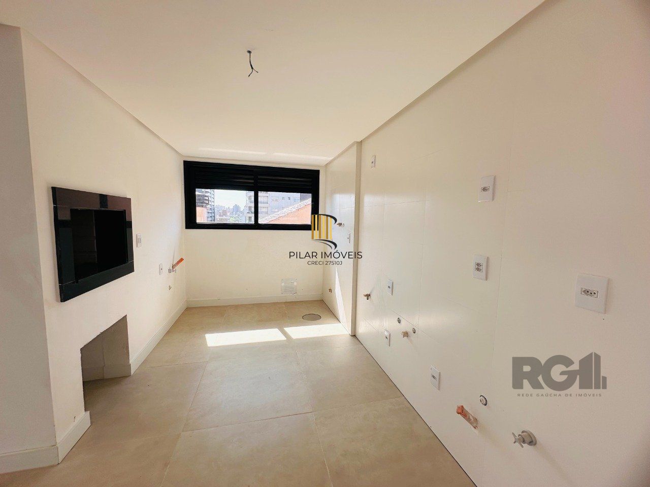 Apartamento para Venda - 130.07m², 3 dormitórios, sendo 3 suites, 3 vagas - Petrópolis