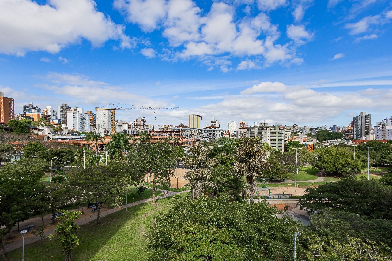 Cobertura com piscina em frente a praça da Encol no bairro Bela vista.
