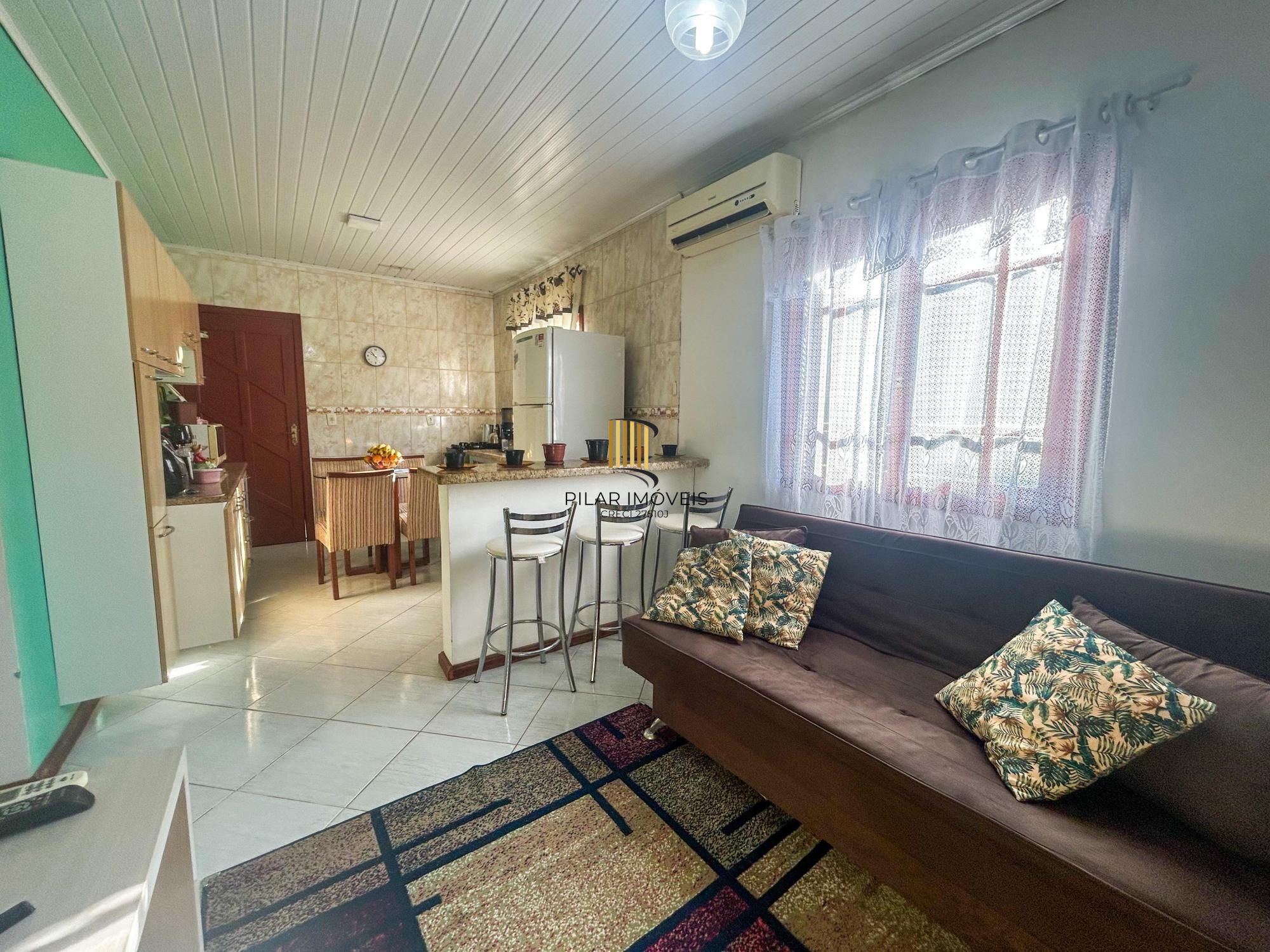 Casa 02 dormitórios e demais peças, amplo terreno plano com 300m².