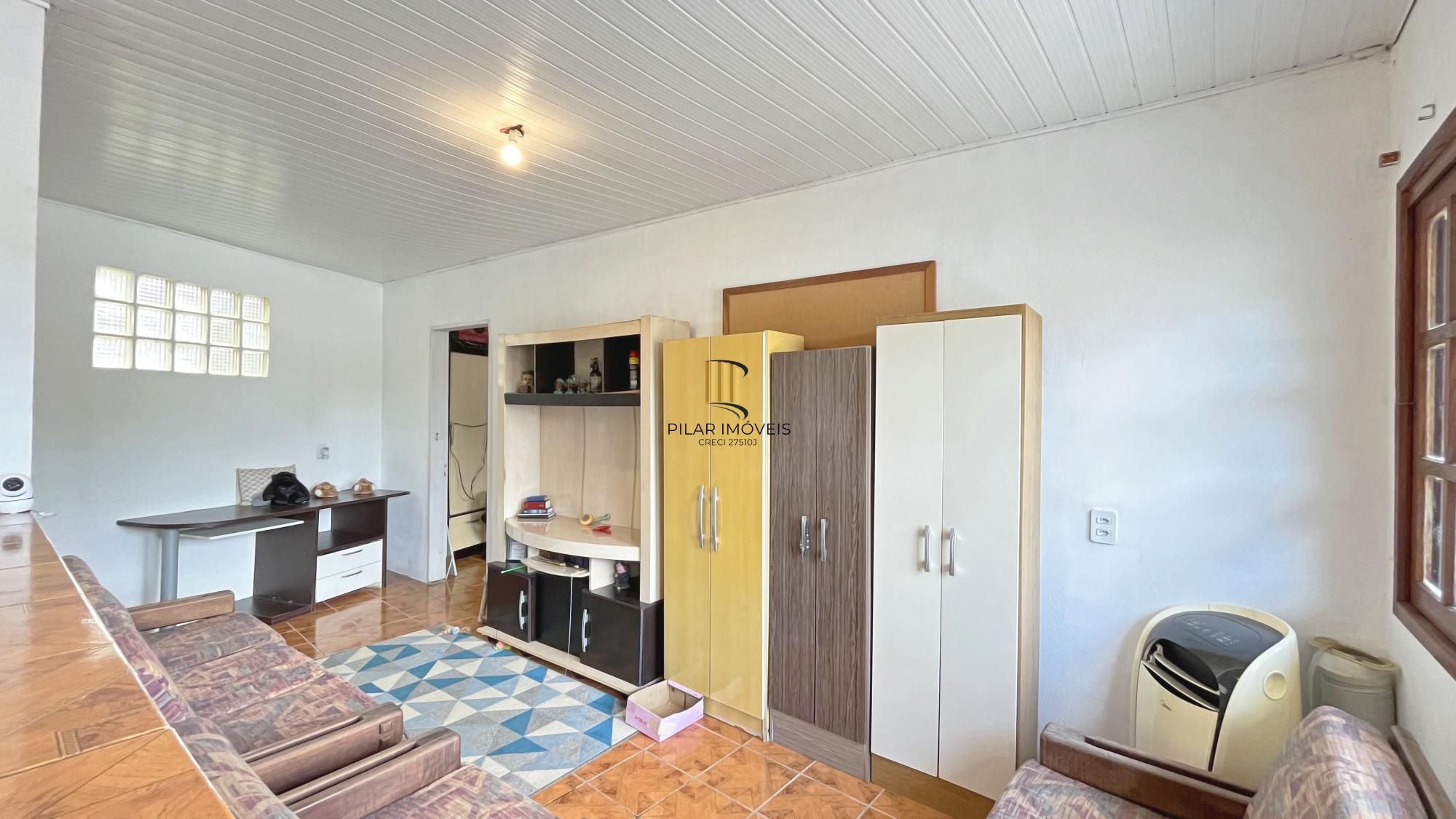 Casa de 156m², com 3 dormitórios, 1 suíte em terreno de 450m²; na Vila Nova