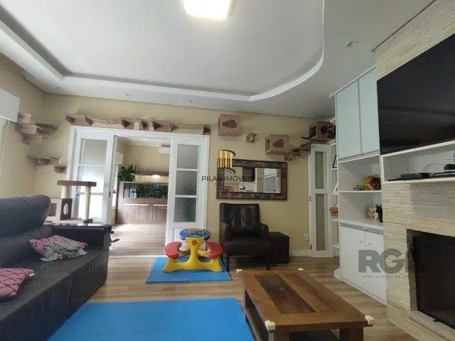 Excelente casa em Belém Novo na rua Eustáquio Inácio da Silveira próximo ao Colégio Glicério Alves. Casa grande com 3 quartos, escritório