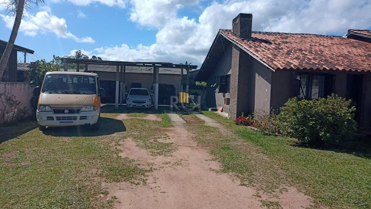 Casa 3 dormitórios, sendo 1 suites, 9 vagas - bairro Ponta Grossa Porto Alegre RS