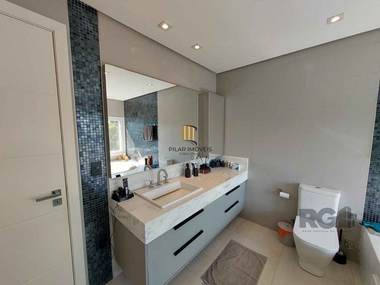Casa para Venda - 296m², 3 dormitórios, sendo 1 suites, 3 vagas - Vila Nova, Porto Alegre