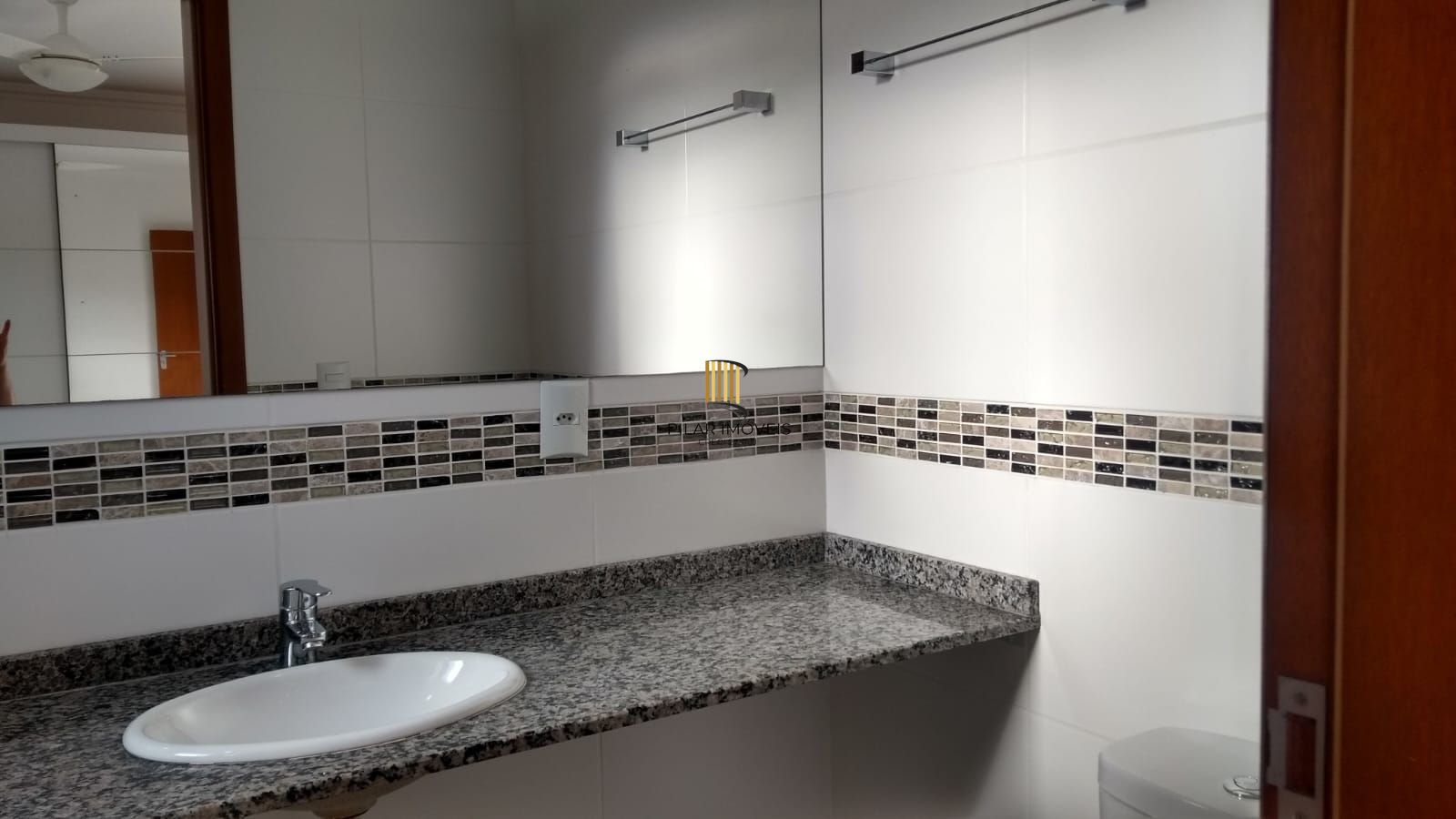 Apartamento com 02 quartos (01 suíte) e 03 Vagas no Bairro Cristo Redentor