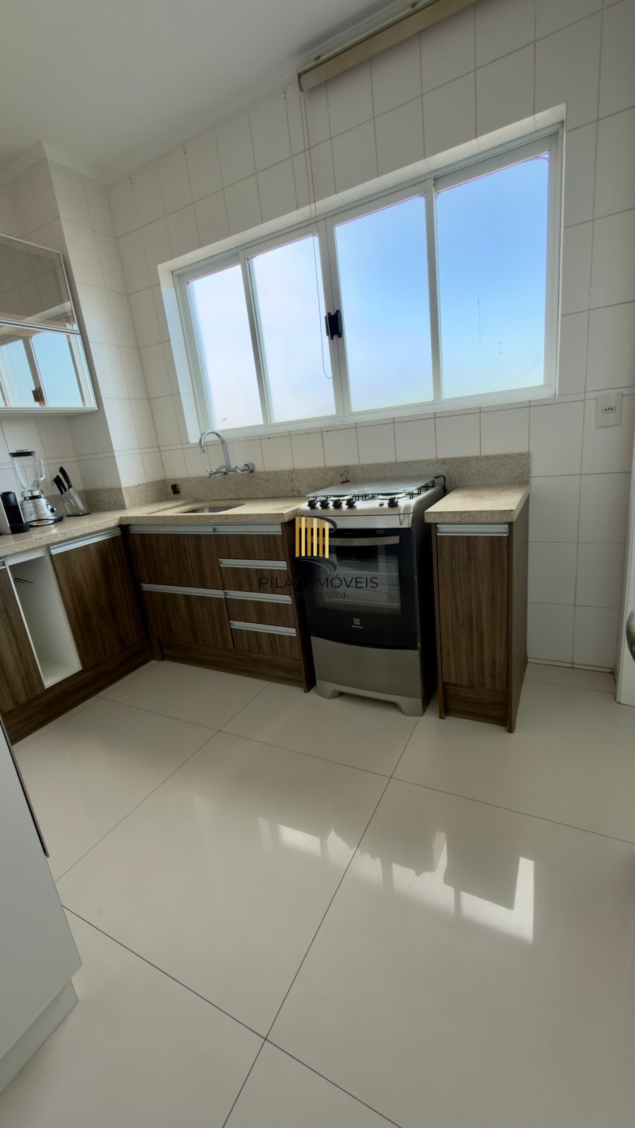 Casa com 02 quartos e 02 vagas no Bairro Jardim Itu em Porto Alegre
