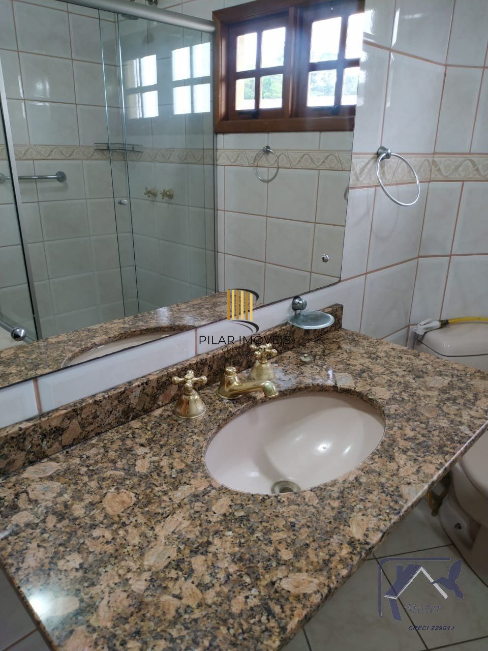CASA COM 220m², 3 DORMITORIOS, SUITE, 4 VAGAS DE GARAGEM COBERTAS, BAIRRO IPANEMA, EM PORTO ALEGRE, RS
