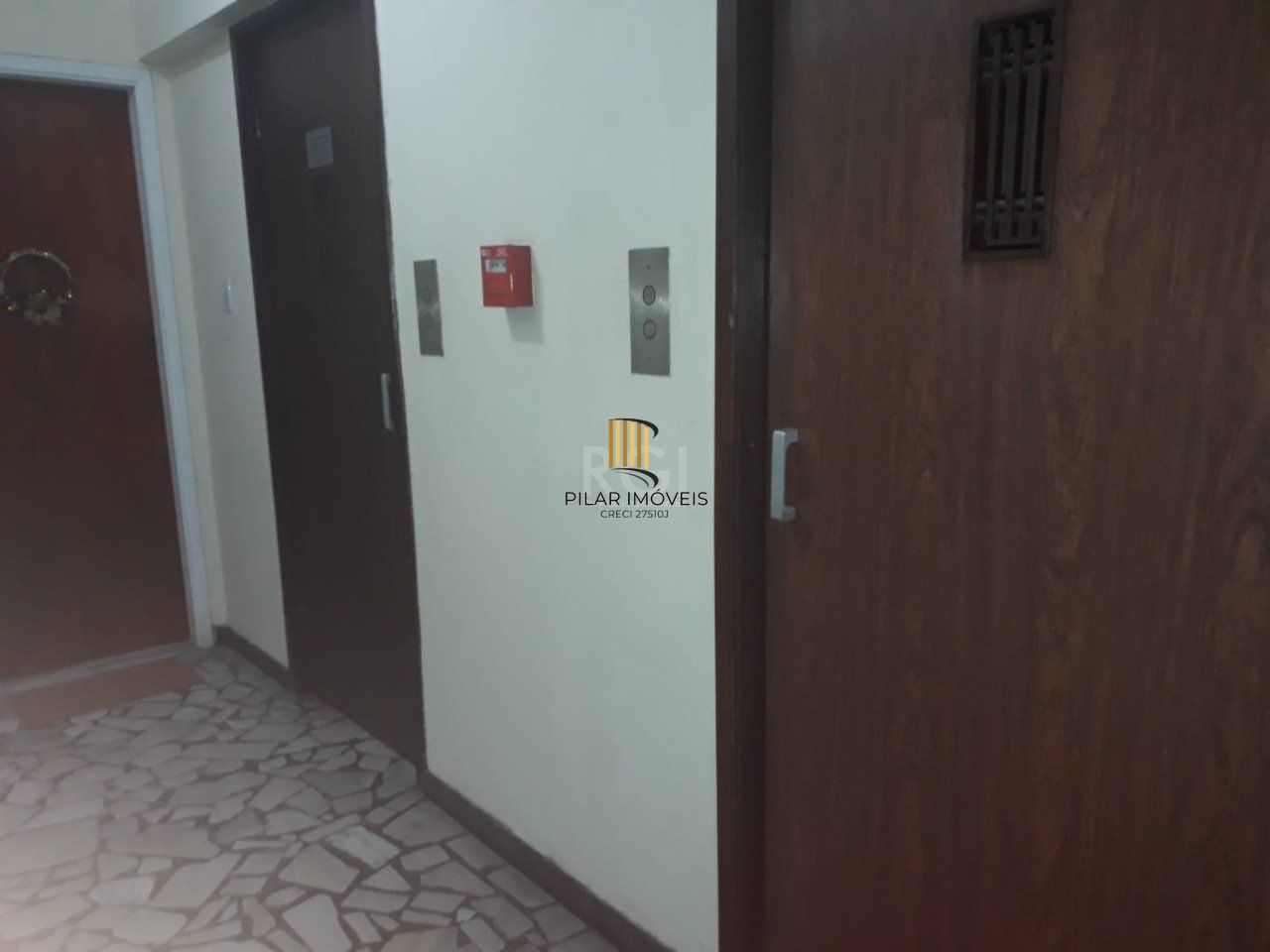 MEGA APARTAMENTO DE 137M² ,  COM SACADA, 2 DORMITÓRIOS, NO CENTRO DE PORTO ALEGRE -RS