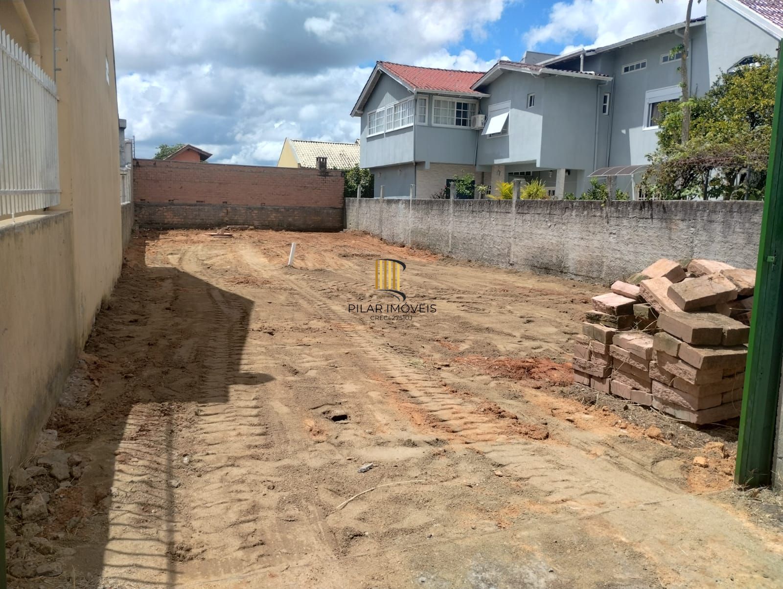 Terreno no bairro Jardim Leopoldina com 300m2 com projeto de construção aprovado