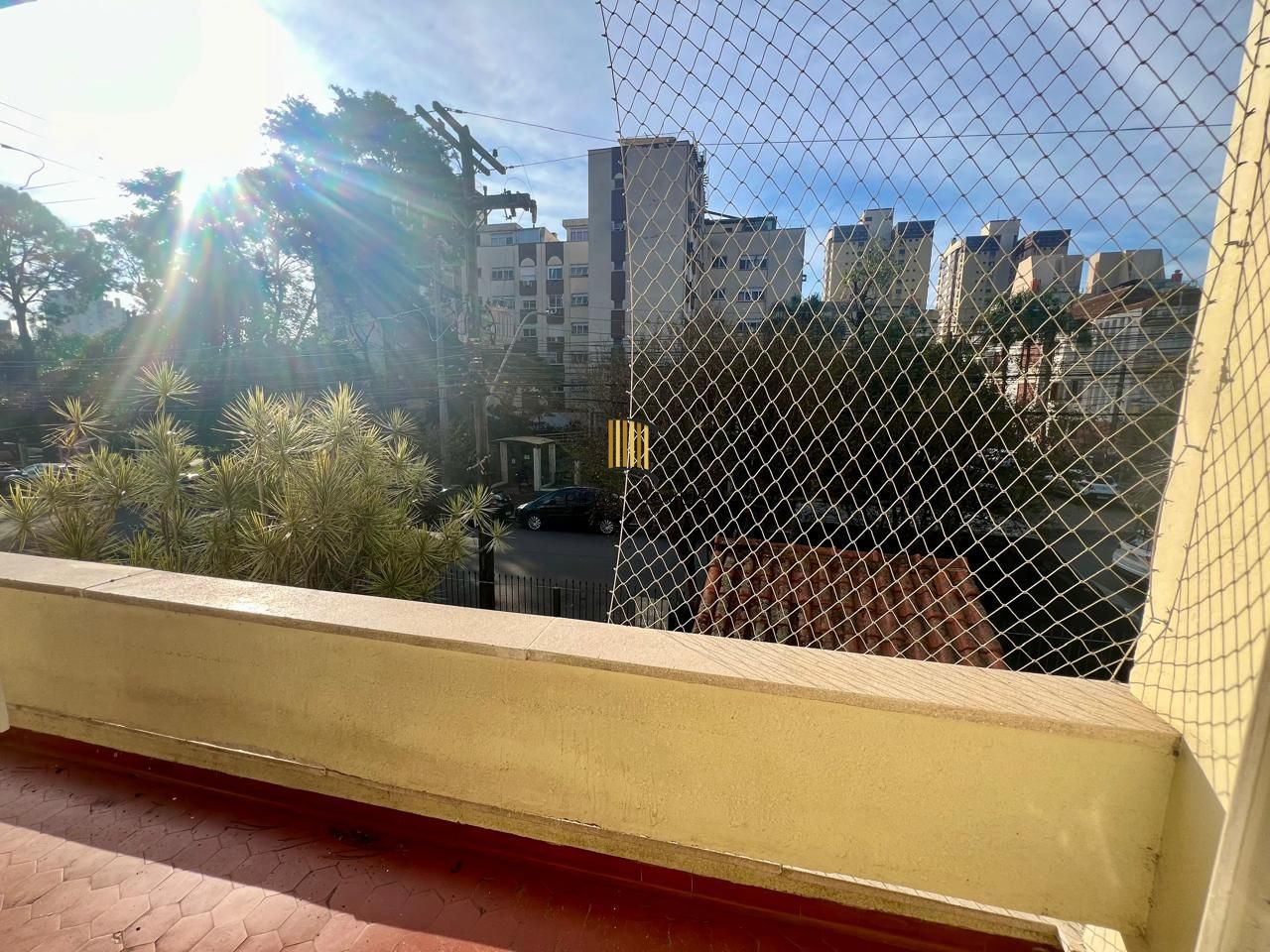 Apartamento 3 dormitórios, sacada em 107m2 no bairro Menino Deus