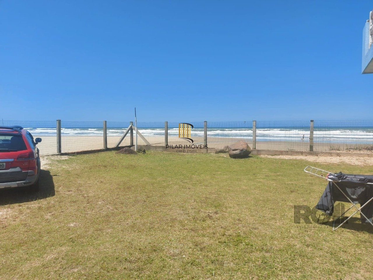 EXCELENTE CASA COM CINCO QUARTOS EM DOIS TERRENOS ESCRITURADOS À BEIRA MAR EM MARILUZ/IMBÉ
