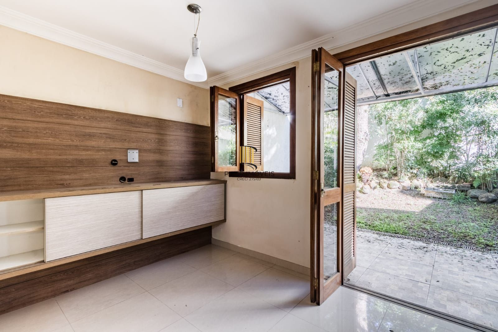 Casa para Venda - 227.93m², 3 dormitórios, 1 suite, 2 vagas - Chácara das Pedras