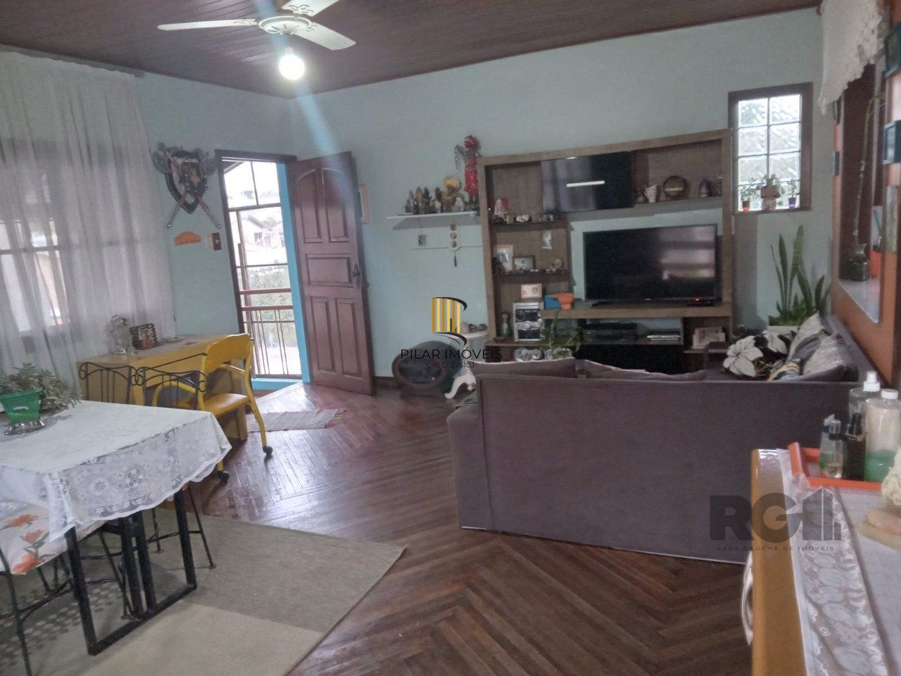 Casa com 3 quartos, vaga de garagem, churrasqueira, no bairro Partenon, Porto Alegre/RS