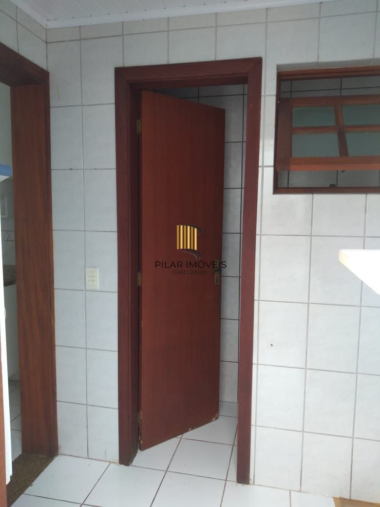 Casa em condomínio fechado  com 94m2, 3 dormitórios no bairro Camaquã.