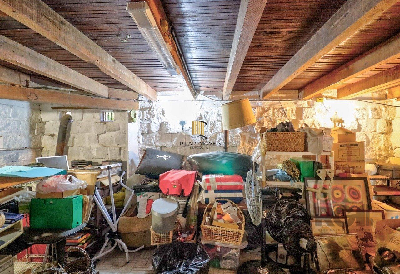 Casa a venda composta de 4 dormitórios no bairro Jardim Isabel em Porto Alegre