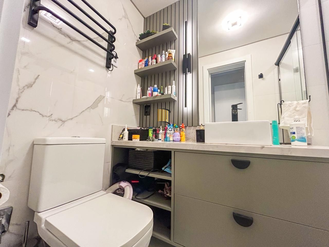 Impecável apartamento 03 dormitórios, 01 suíte - 87m² privativos, condomínio completa infra no Bairro Santa Tereza - Vaga dupla coberta.