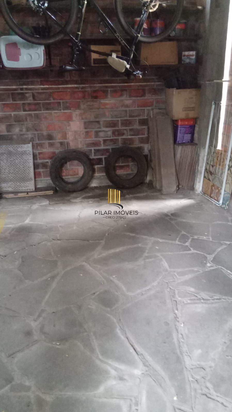 Apartamento de 2 dormitórios reformado com garagem escriturada fechada !