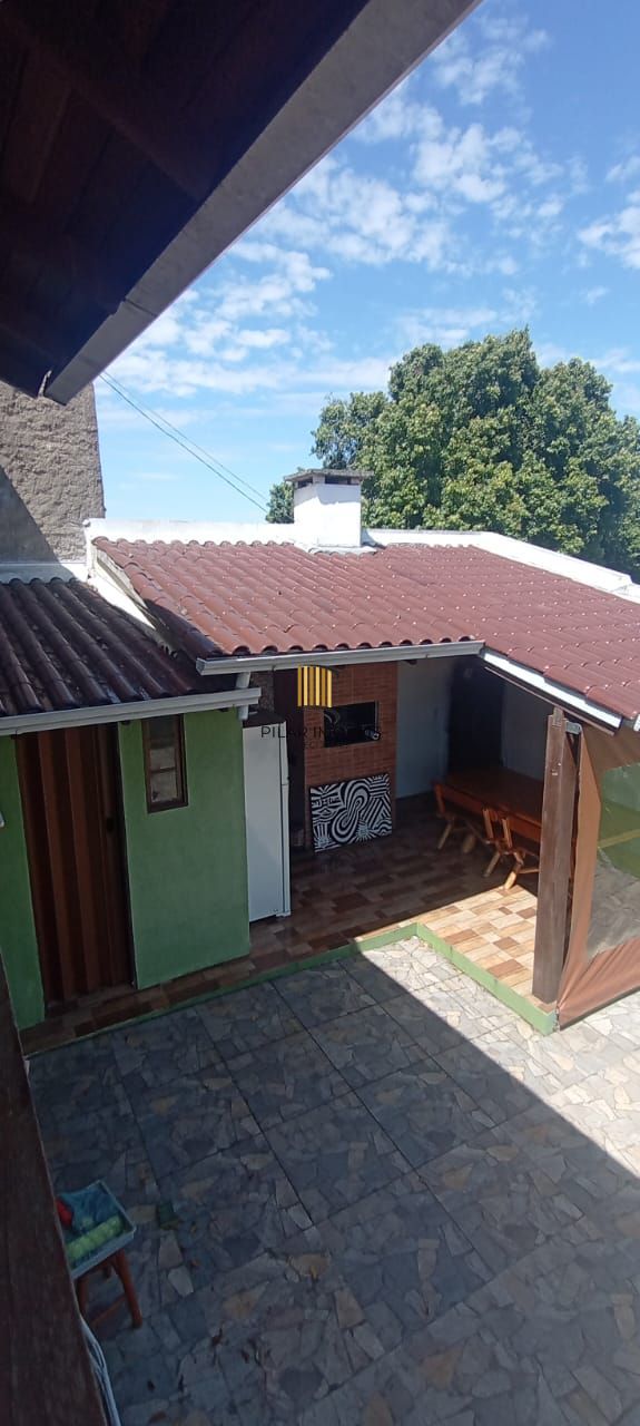 Casa com 02 quartos e 01 vaga no Bairro Cavalhada