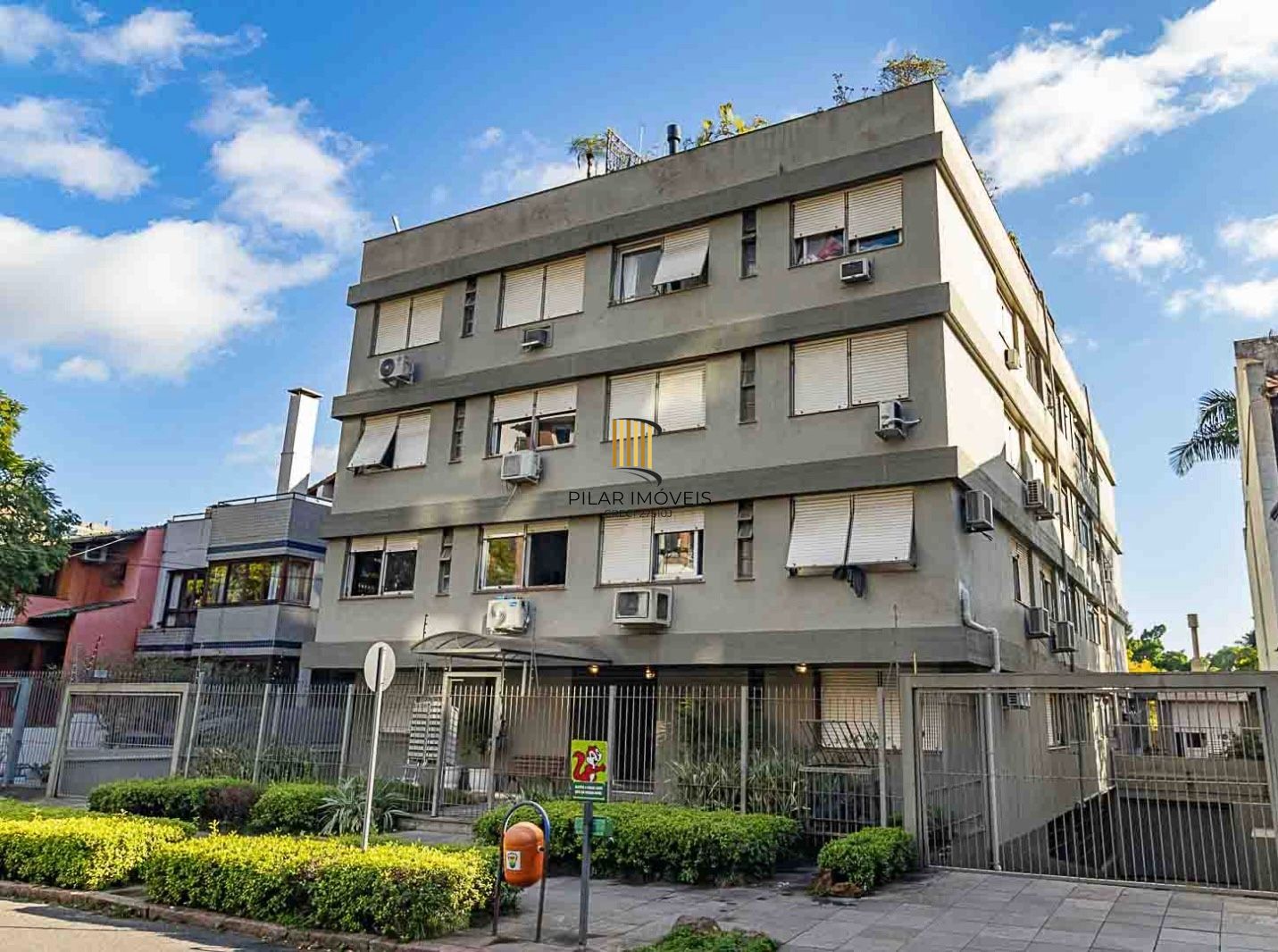 Apartamento a venda no bairro Auxliadora dois dormitórios, totalmente reformado.