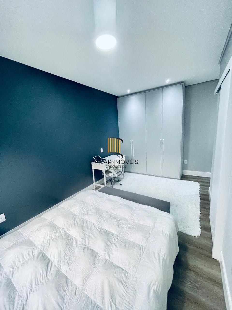 CASA EM CONDOMINIO TÉRREA,  3 SUÍTES 4 VAGAS DE GARAGEM, EM GRAVATAI RS