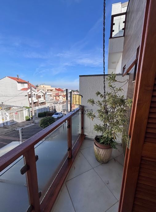 Casa 3 dormitórios no bairro Guarujá