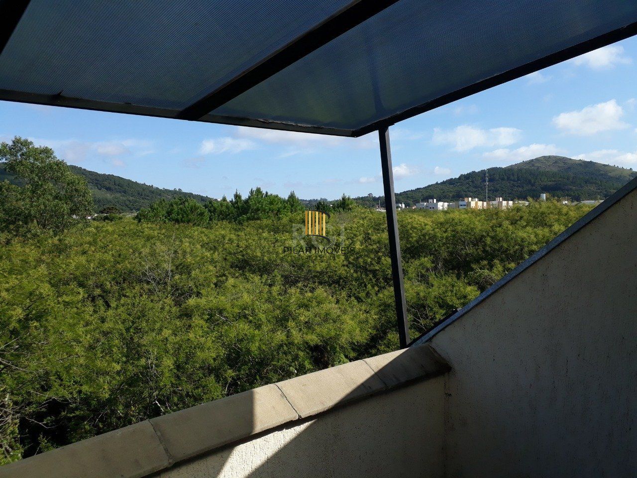 Casa para Venda - 272m², 3 dormitórios, sendo 1 suítes, 2 vagas - Hípica