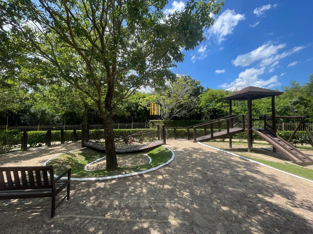 Impecável apartamento semimobiliado, 2 dormitórios, 2 banheiros e 1 vaga coberta