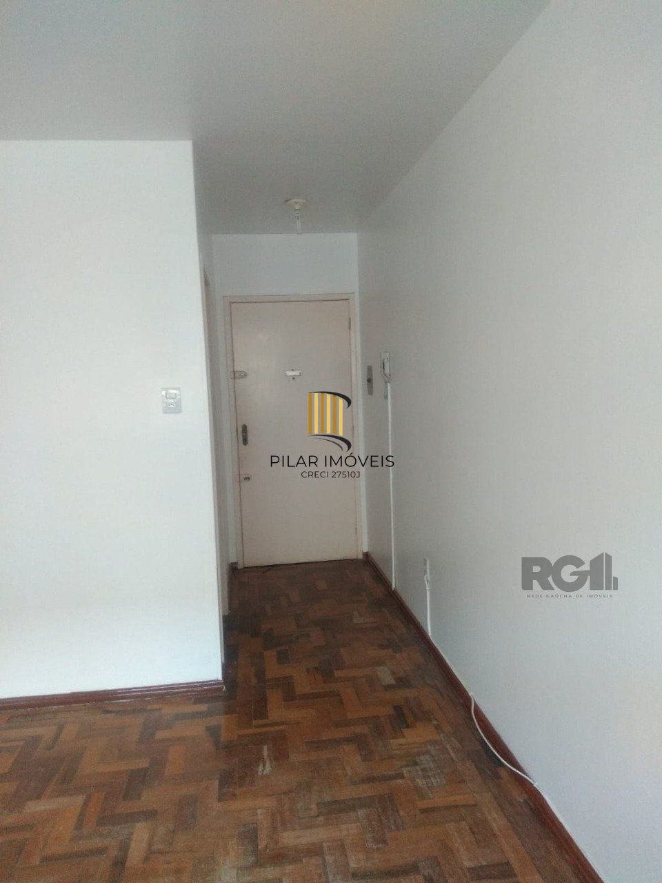 Apartamento com 2 quartos, 1 vaga de garagem, no bairro Medianeira, Porto Alegre/RS