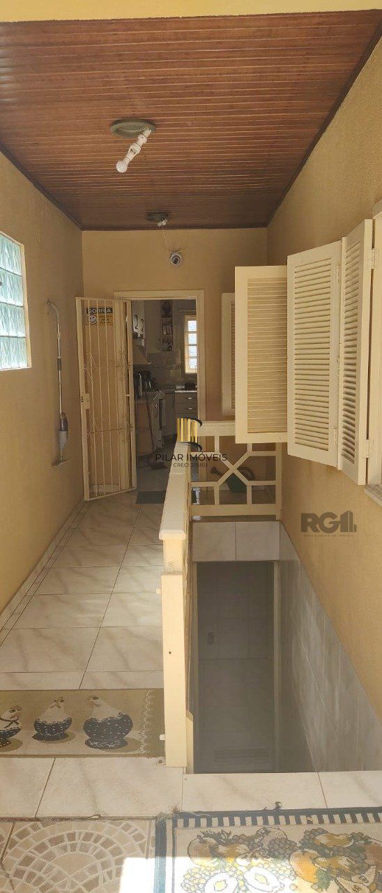 casa com 4 dormitórios, sendo 1 suíte, garagem para dois carros fechada, no bairro Santa Isabel em Viamão