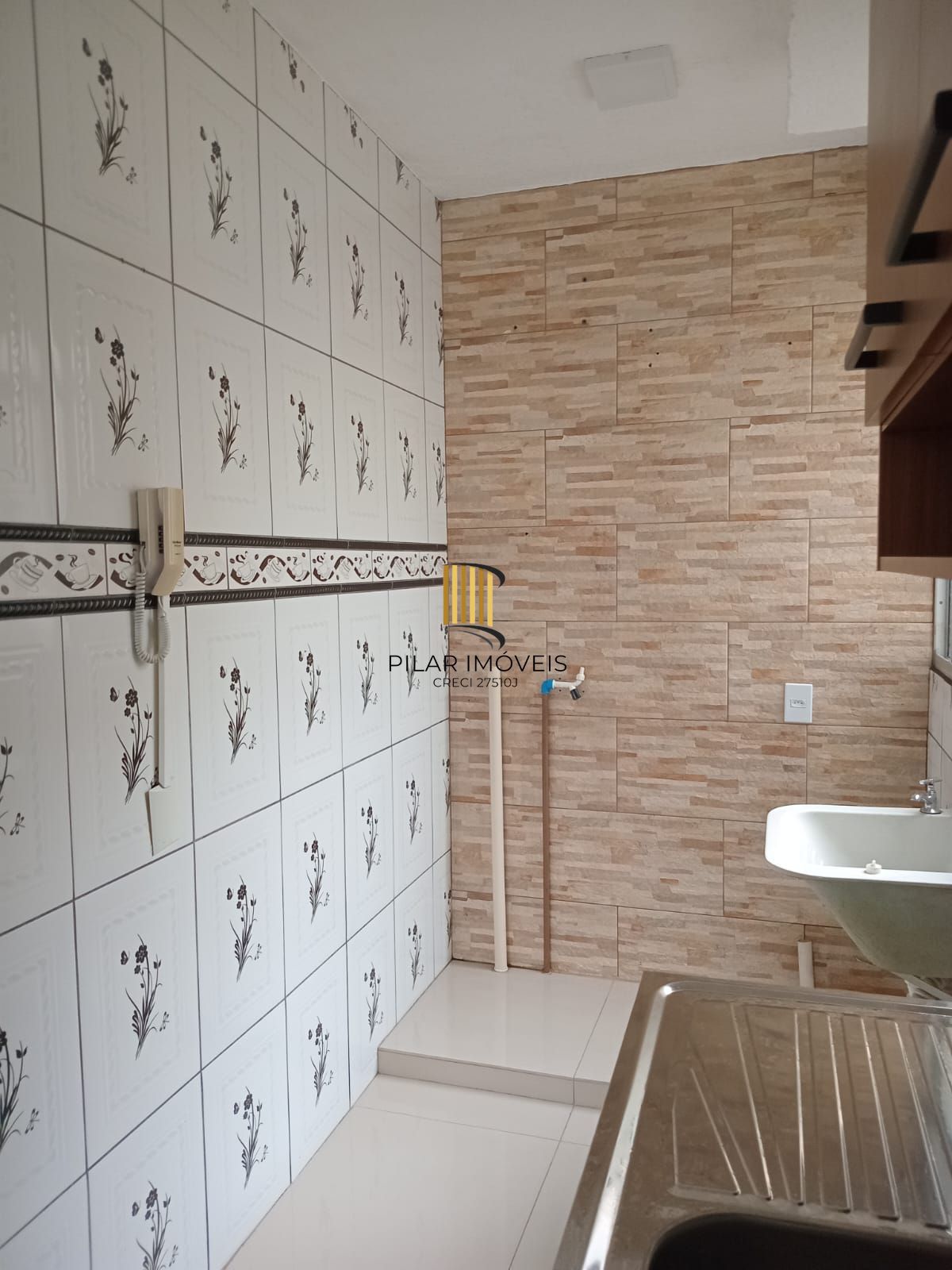 Apartamento com 02 Quartos e 01 Vaga no Bairro Mário Quintana em Porto Alegre