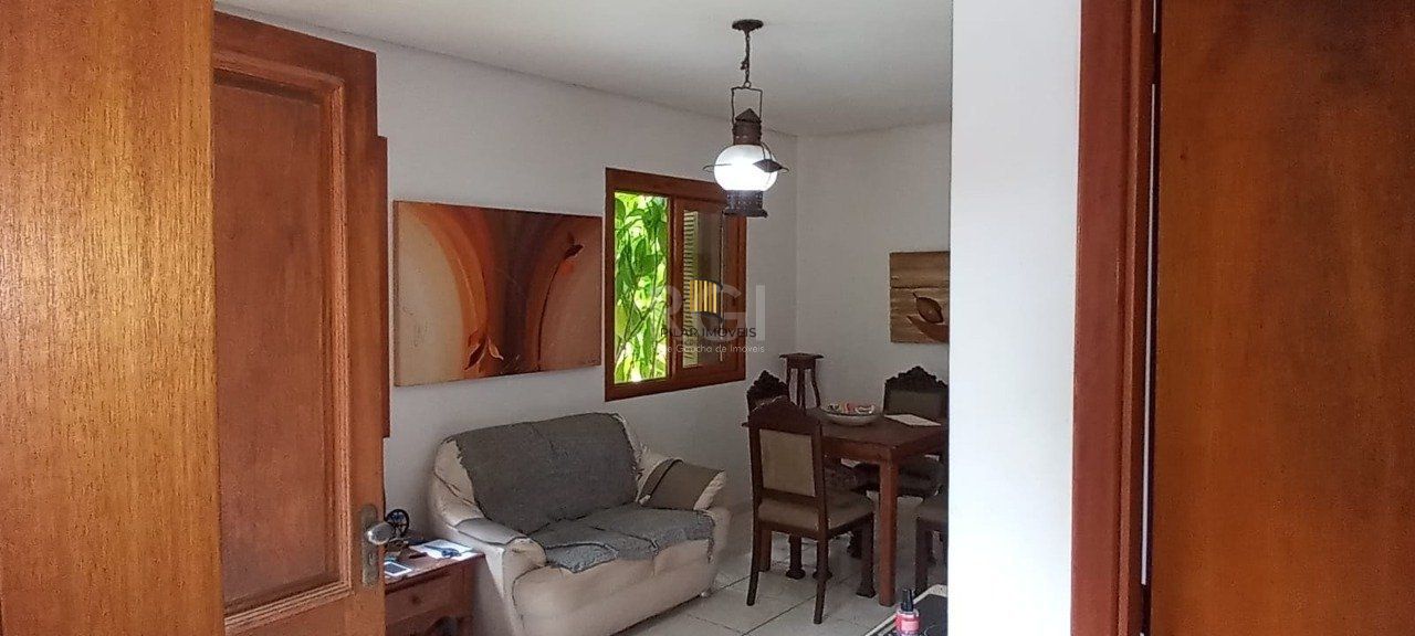 Casa em condomínio com 02 dormitórios