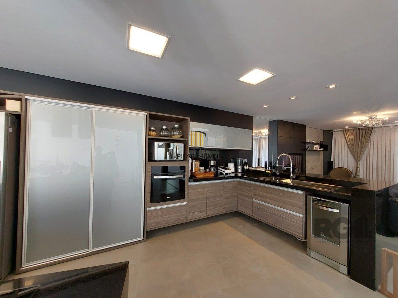 Casa para Venda - 296m², 3 dormitórios, sendo 1 suites, 3 vagas - Vila Nova, Porto Alegre