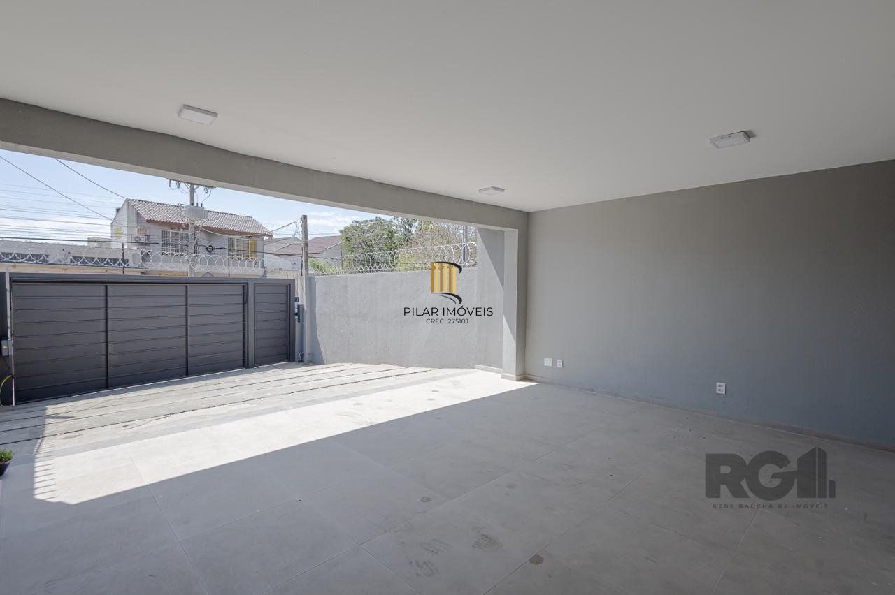 Casa de 3 dormitórios, suíte no bairro Teresópolis com 4 vagas de garagem