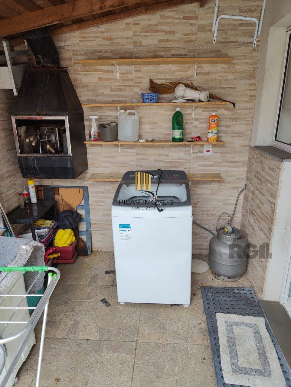 Casa com 2 dormitórios em condomínio fechado em Canoias