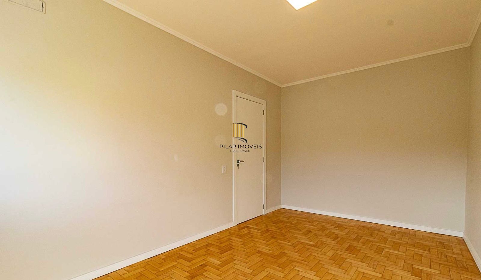 Apartamento a venda no bairro Auxliadora dois dormitórios, totalmente reformado.