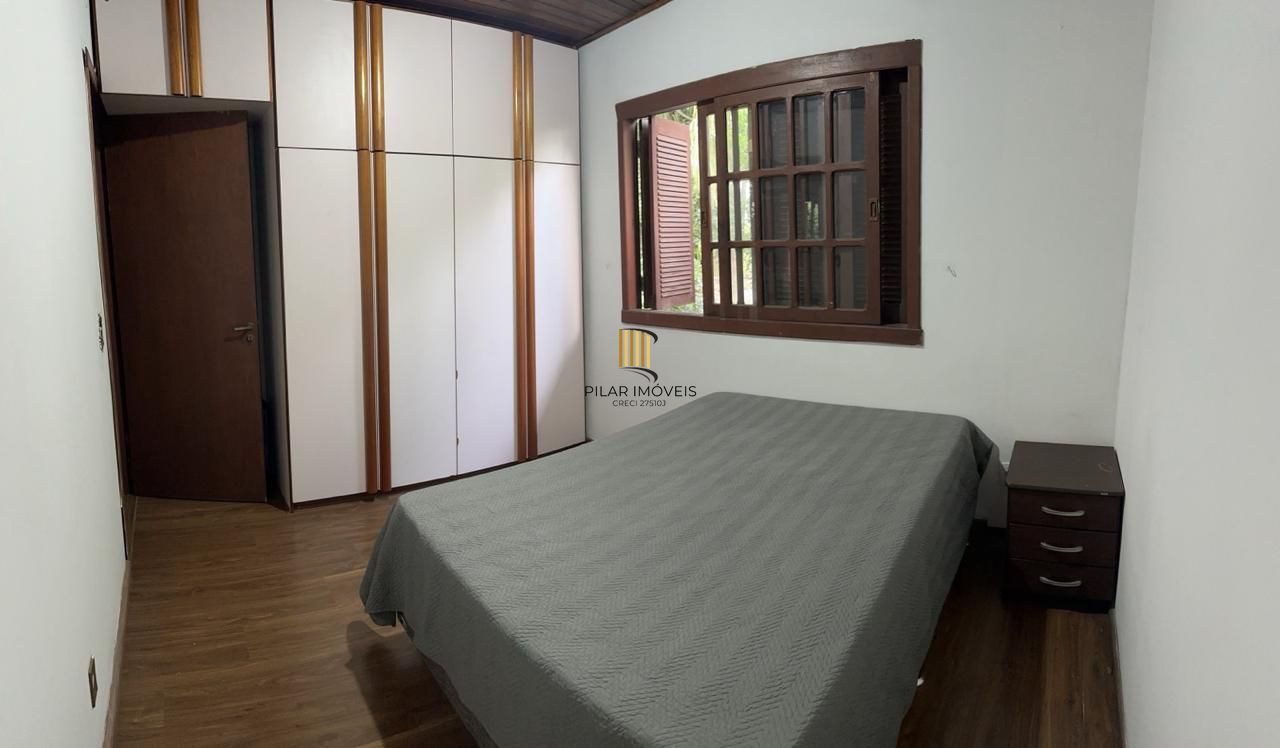 Casa com 03 quartos e 02 vagas de garagem