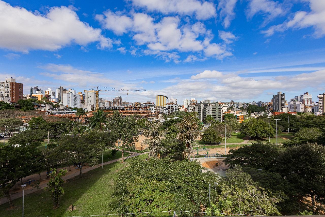 Cobertura com piscina em frente a praça da Encol no bairro Bela vista.