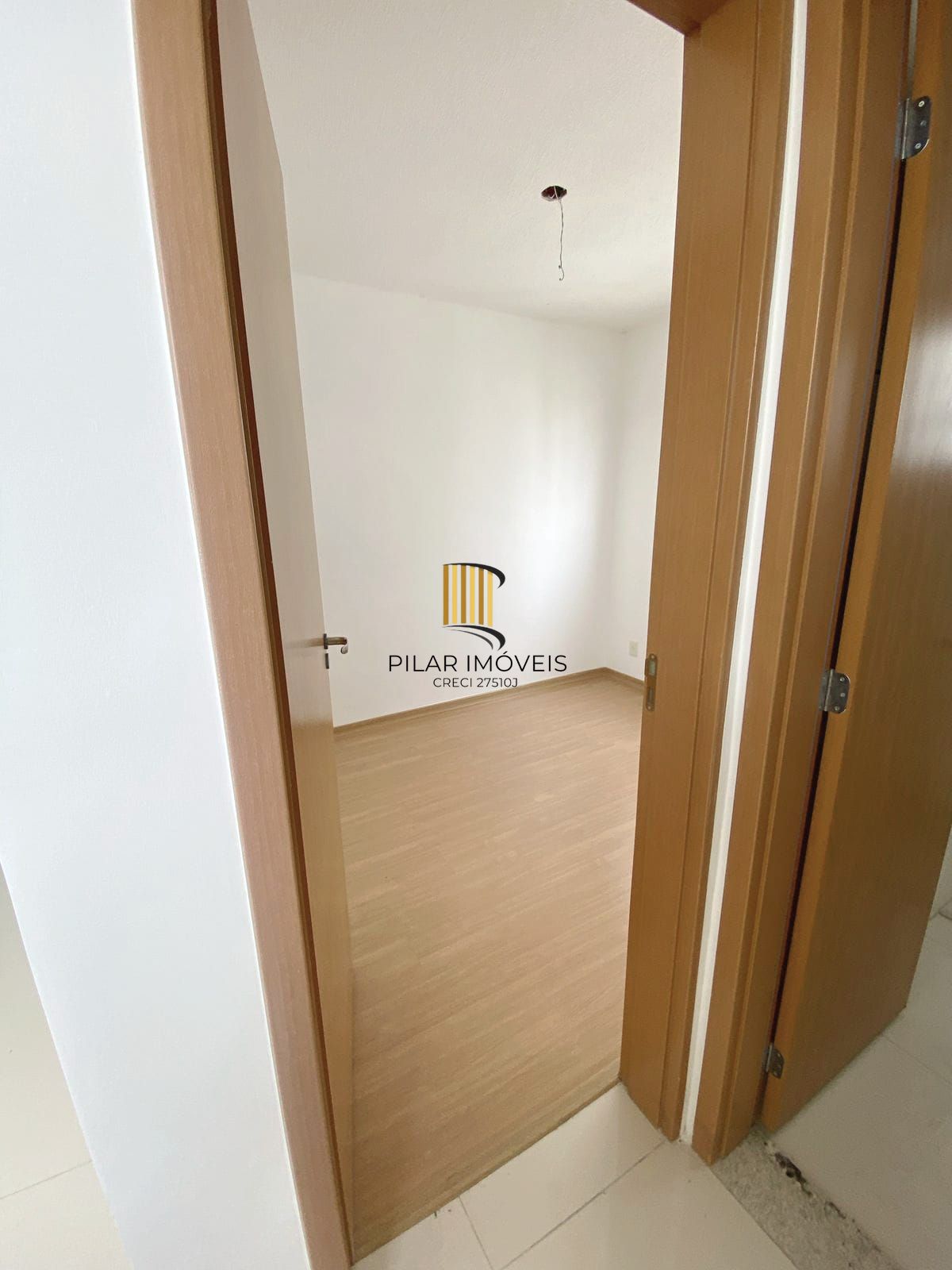 Apartamento com 02 quartos e 01 vaga escriturada no Bairro Jardim Leopoldina