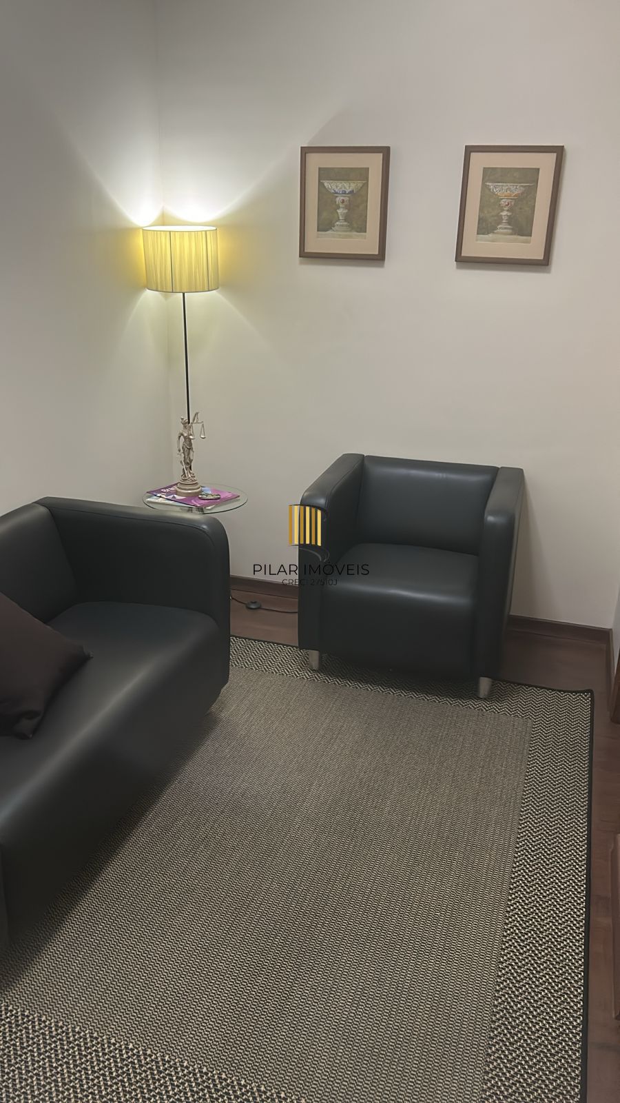 Sala com vaga coberta no bairro Petrópolis em Porto Alegre RS