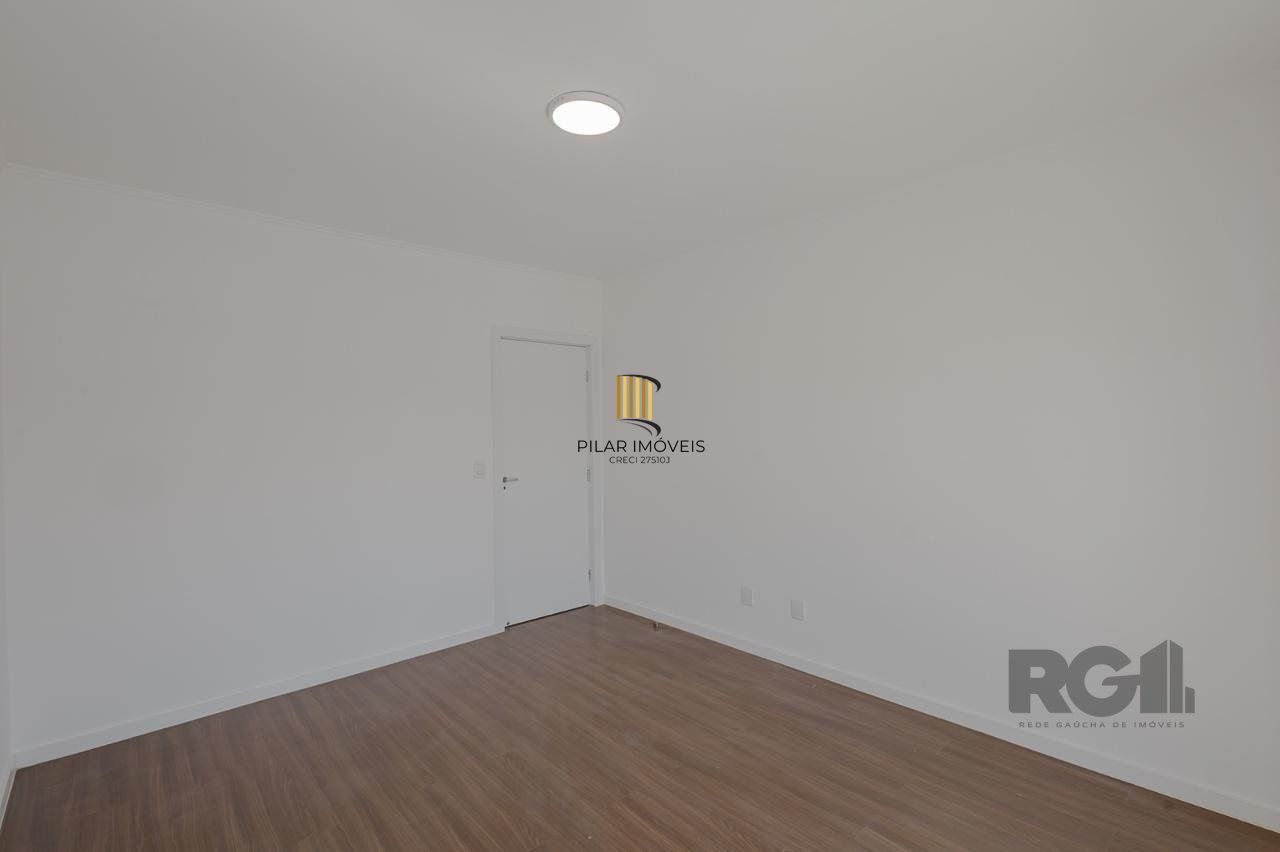 Casa de 3 dormitórios, suíte no bairro Teresópolis com 4 vagas de garagem