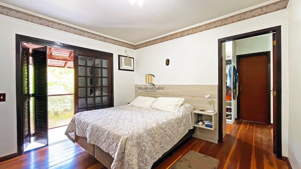Casa 4 Suítes e 6 vagas de garagem no bairro Jardim Itu