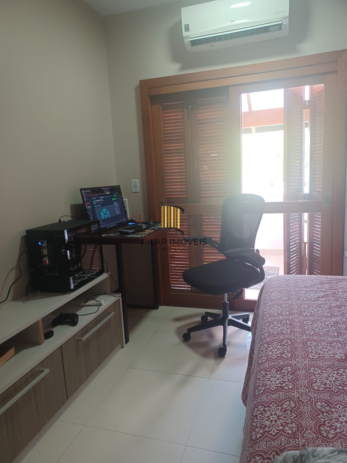 Casa 3 dormitórios no bairro Guarujá