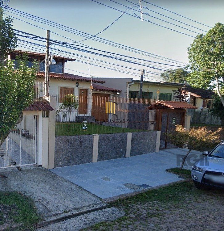 Casa com 3 Dormitórios no Bairro Tristeza na Zona Sul de Porto Alegre